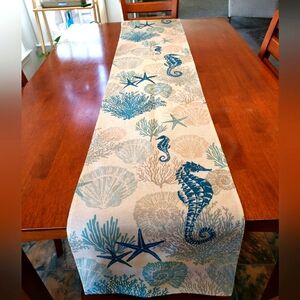 COPY - BEAUTIFUL SEAHORSE, CORAL, STARFISH AND SHELLS TABLE RUNNER